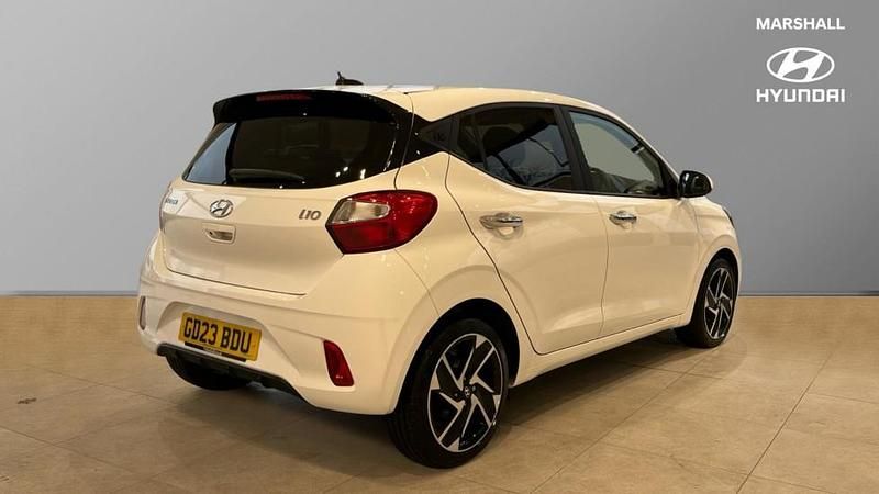 Used Hyundai i10 Premium 84 HP (61 kW) 2023 White Hatchback