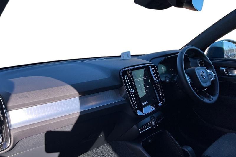Begagnad Volvo XC40 Core 2024 Blå SUV