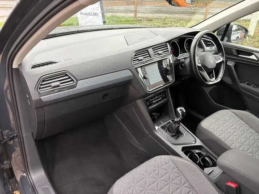 Begagnad VW Tiguan Life 150 HK (110 kW) 2021 Grå SUV
