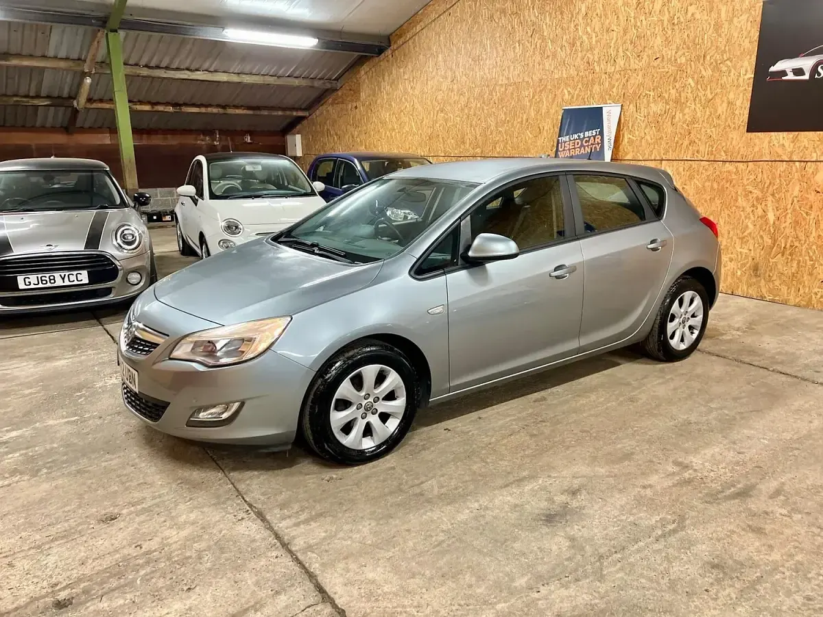 Used Vauxhall Astra 115 HP (84 kW) 2012 Silver Hatchback