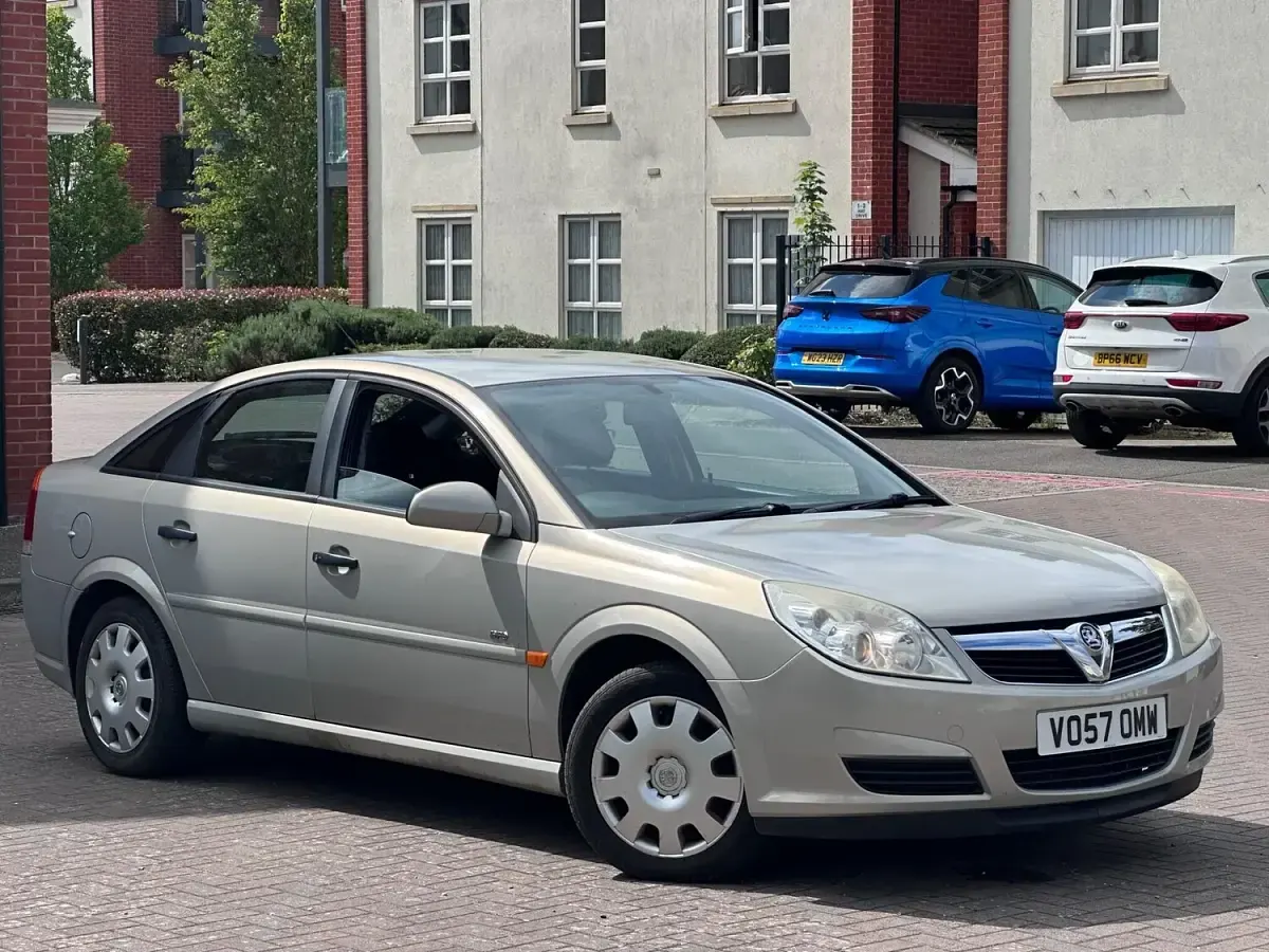 Used Vauxhall Vectra 138 HP (101 kW) 2007 Beige Hatchback