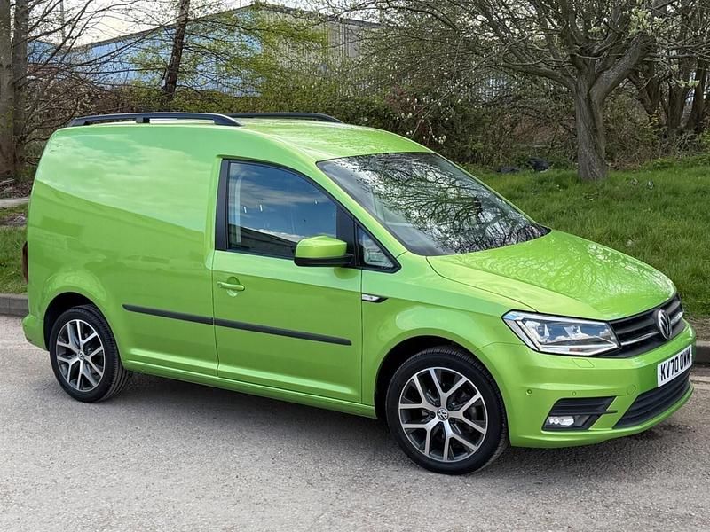 Begagnad VW Caddy Highline 150 HK (110 kW) 2020 Grön Minibuss