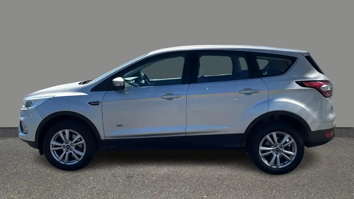 Usado Ford Kuga Zetec 150 HP (110 kW) 2018 Prateado SUV