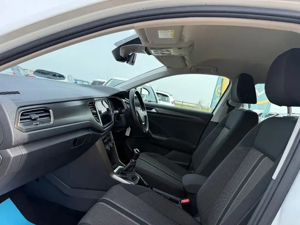 Used VW T-Roc SE 115 HP (84 kW) 2018 White SUV