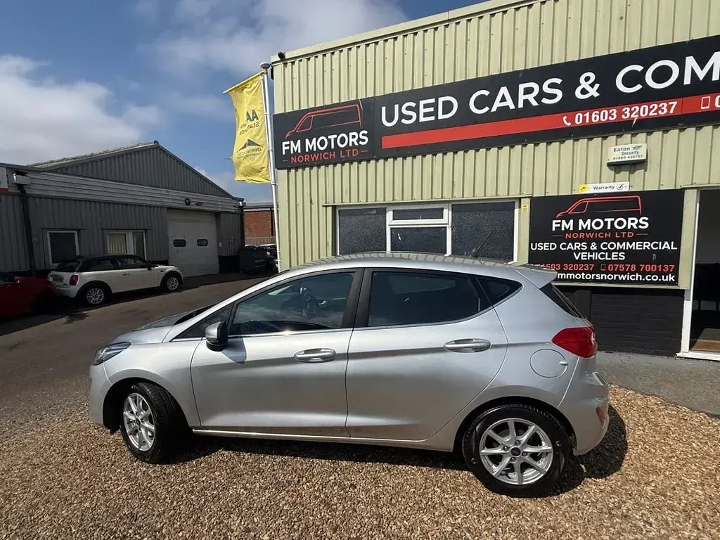 Used Ford Fiesta Zetec 100 HP (73 kW) 2017 Silver Hatchback