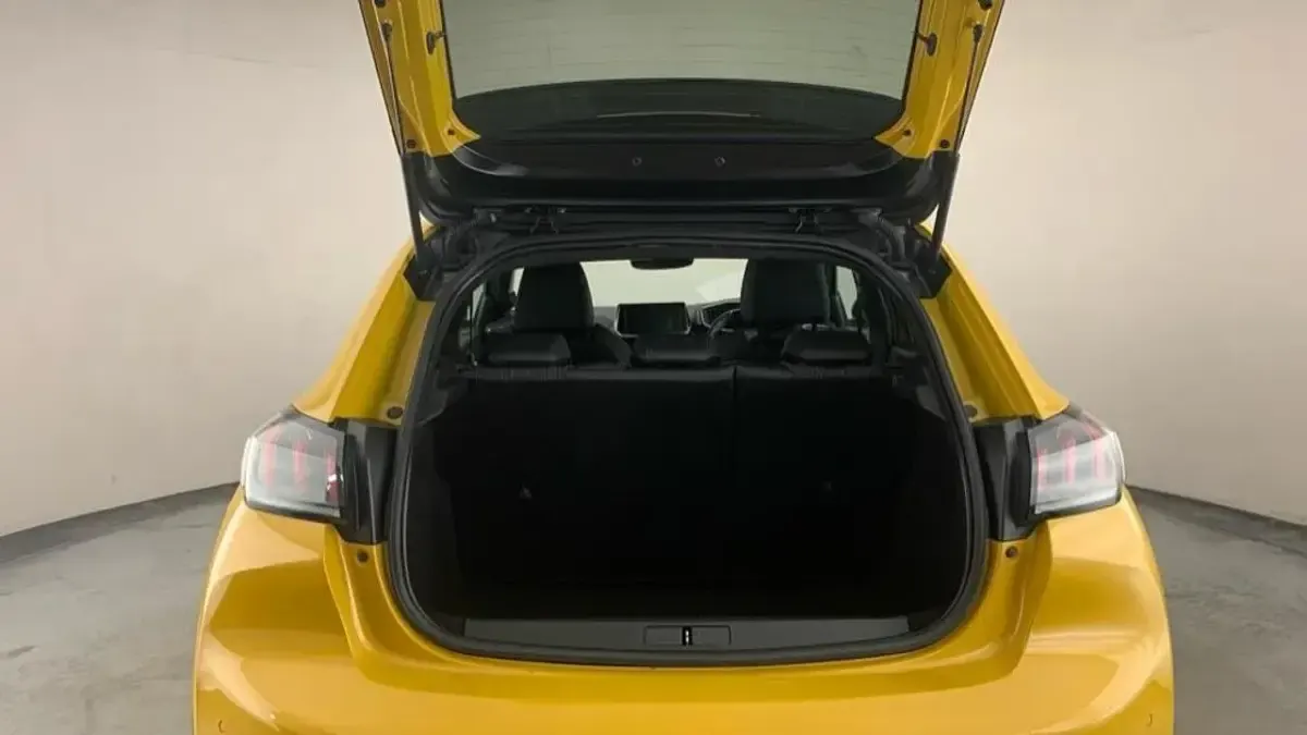 Used Peugeot 208 GT-line 99 HP (72 kW) 2020 Yellow Hatchback