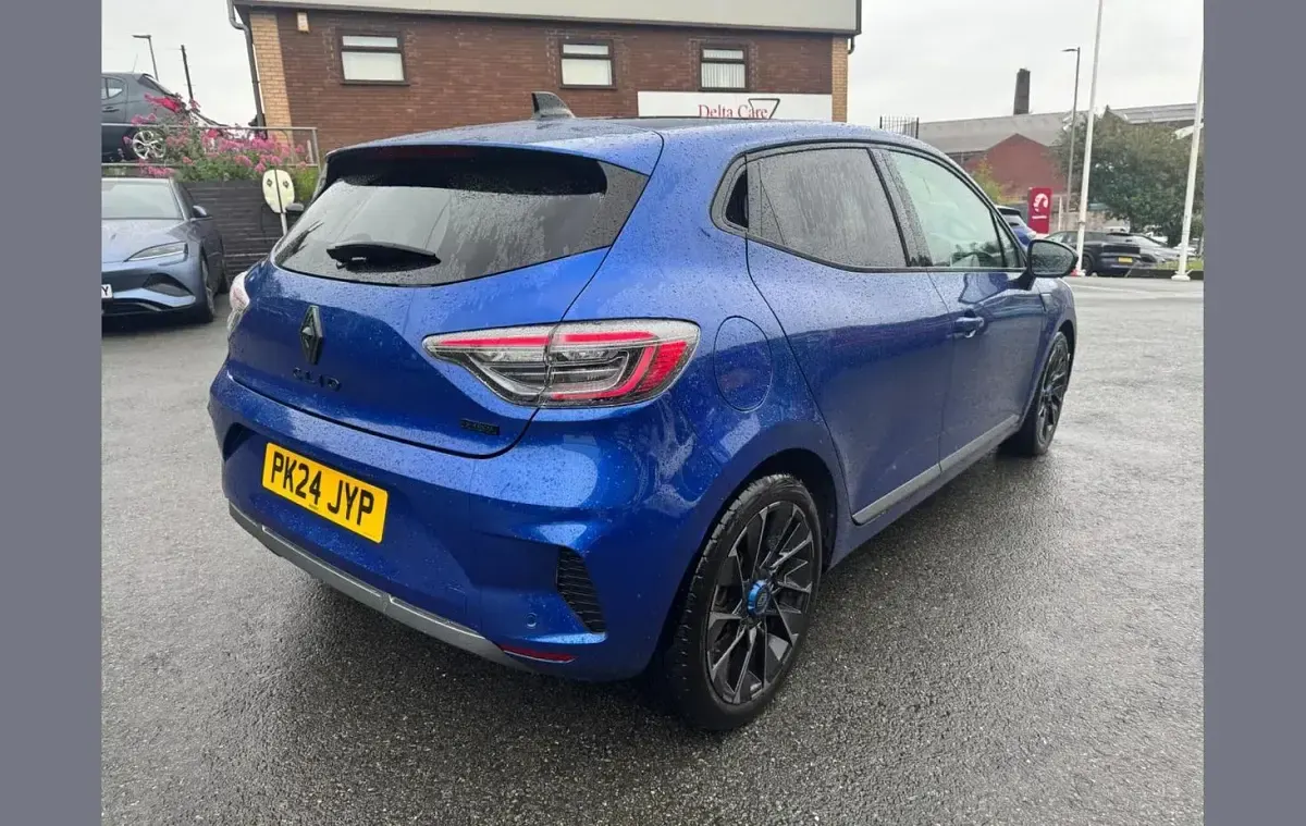 Used Renault Clio V Esprit Alpine 140 HP (102 kW) 2024 Blue Hatchback