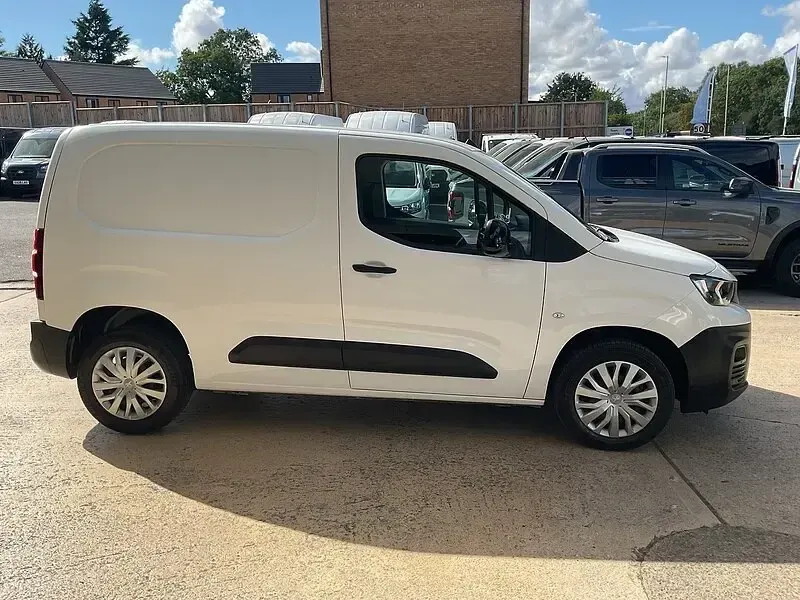 Used Peugeot Partner Premium 131 HP (96 kW) 2022 White MPV