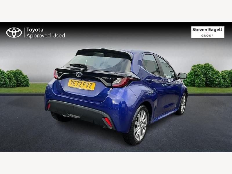 Used Toyota Yaris Hybrid 114 HP (83 kW) 2022 Blue Hatchback