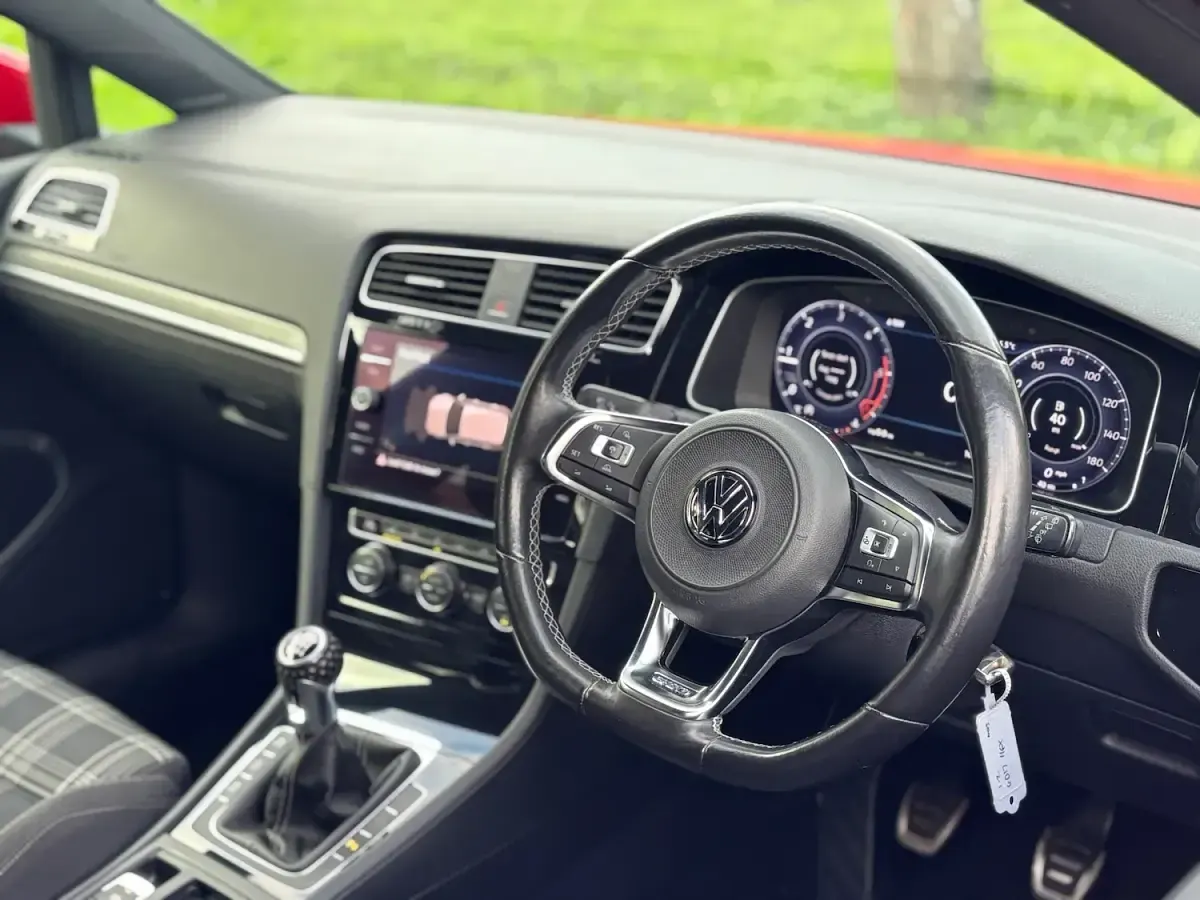 Used VW Golf VII GTD 184 HP (135 kW) 2017 Red Hatchback