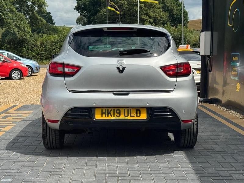 Used Renault Clio IV Iconic 90 HP (66 kW) 2019 Silver Hatchback