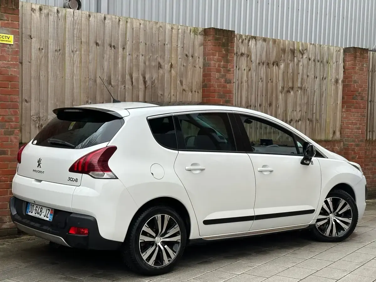 Used Peugeot 3008 Active 200 HP (147 kW) 2014 White Estate
