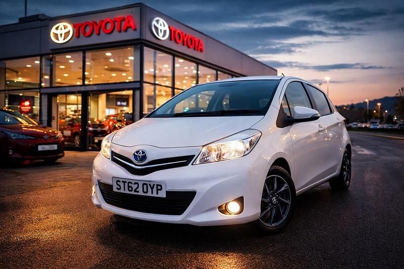 Used Toyota Yaris Edition 69 HP (50 kW) 2013 White Hatchback