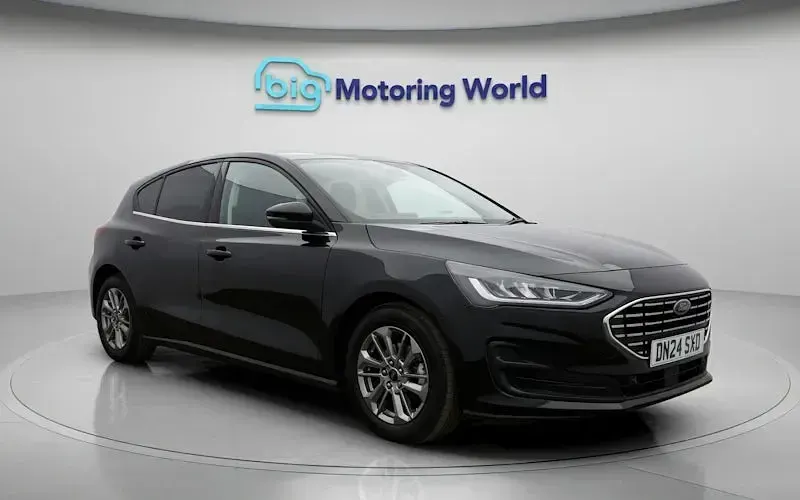 Begagnad Ford Focus Titanium 125 HK (91 kW) 2024 Svart Halvkombi