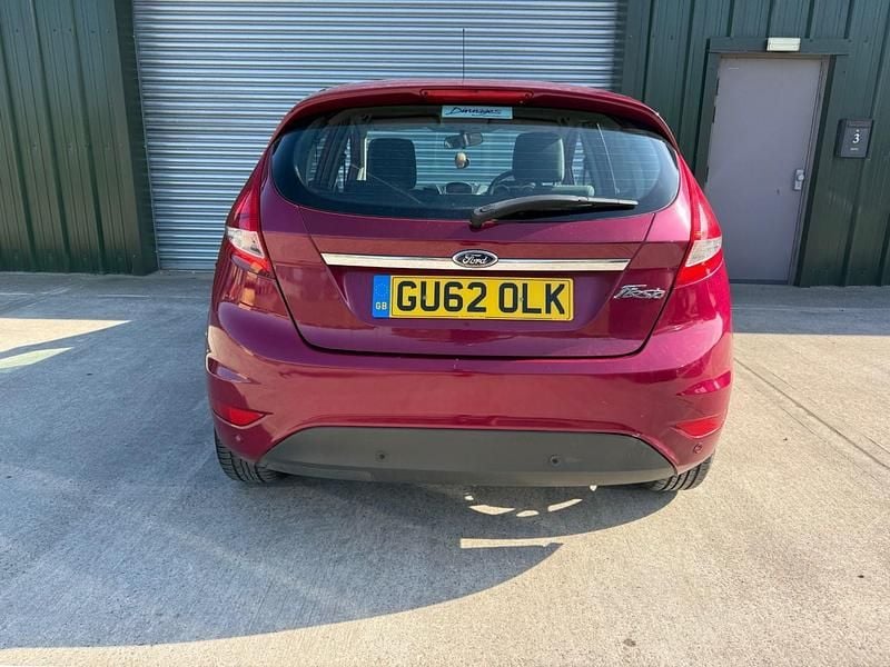 Usado Ford Fiesta Zetec 2012 Vermelho Citadino