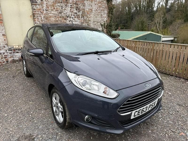 Used Ford Fiesta Zetec 75 HP (55 kW) 2013 Grey Hatchback