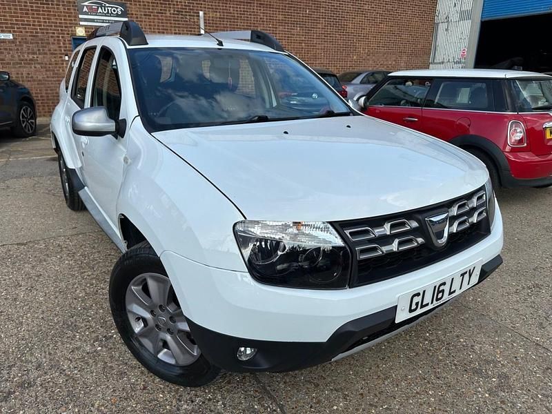 White Used 2016 Dacia Duster Lauréate SUV | £6,750 (Good price) - Image 1/4