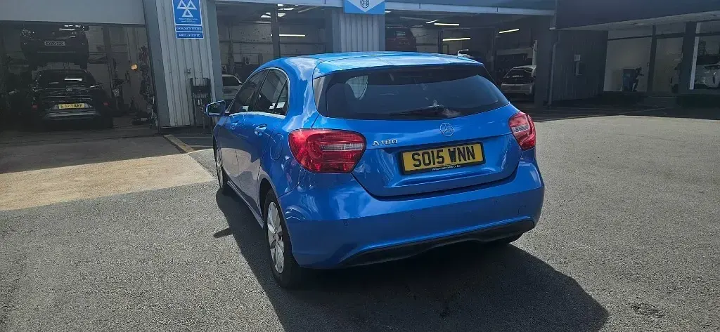 Used Mercedes A180 SE 122 HP (89 kW) 2015 Blue Hatchback