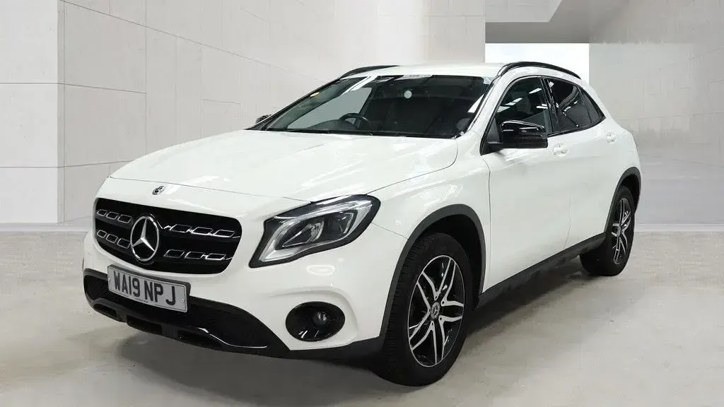 Usado Mercedes GLA180 Urban 122 HP (89 kW) 2019 Branco SUV
