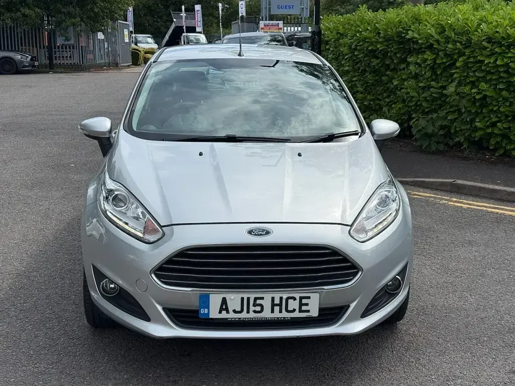 Used Ford Fiesta Zetec 120 HP (88 kW) 2015 Silver Hatchback