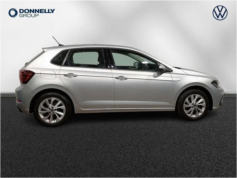 Usado VW Polo Style 94 CV (69 kW) 2022 Plateado Utilitario