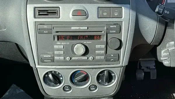 Usado Ford Fiesta Zetec 75 CV (55 kW) 2007 Azul Utilitario