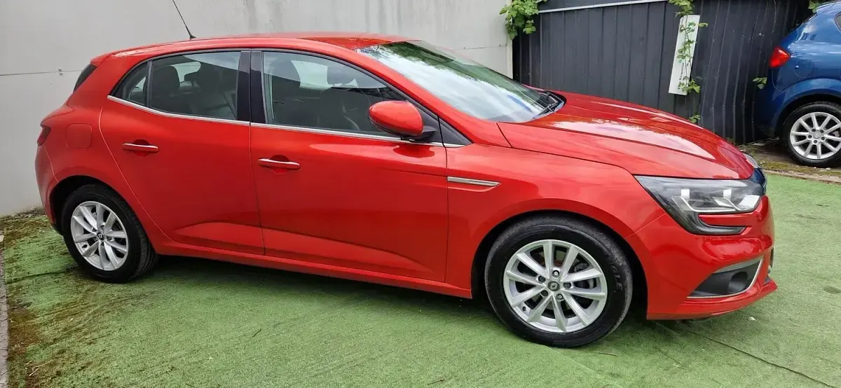 Used Renault Mégane Dynamique 2017 Red Hatchback