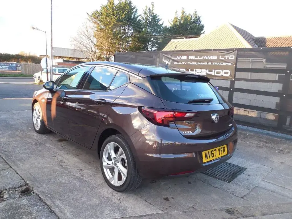 Used Vauxhall Astra SRi 150 HP (110 kW) 2017 Brown Hatchback