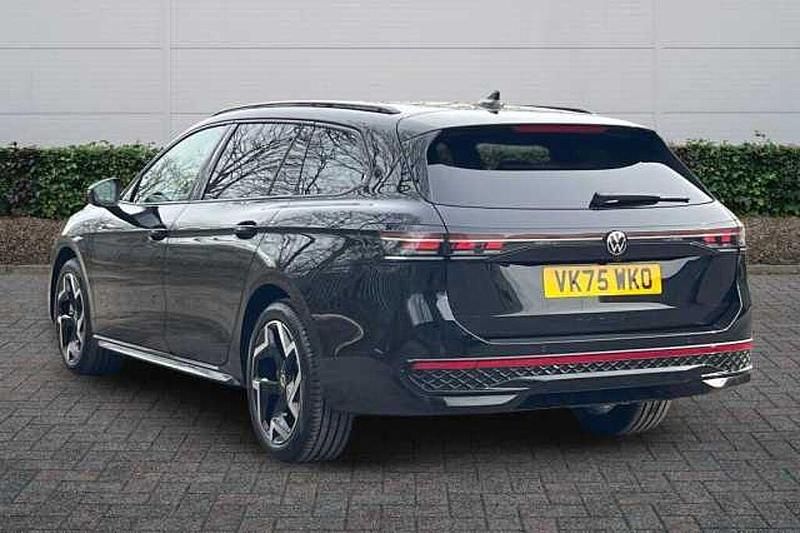 Used VW Passat R-line 204 HP (150 kW) 2025 Black Estate