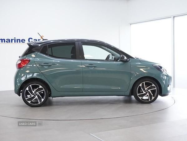 Used Hyundai i10 Premium 67 HP (49 kW) 2022 Green Hatchback