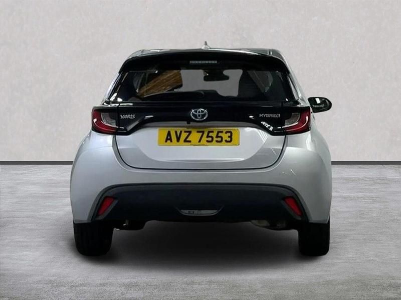 Used Toyota Yaris Hybrid 116 HP (85 kW) 2023 Silver Hatchback