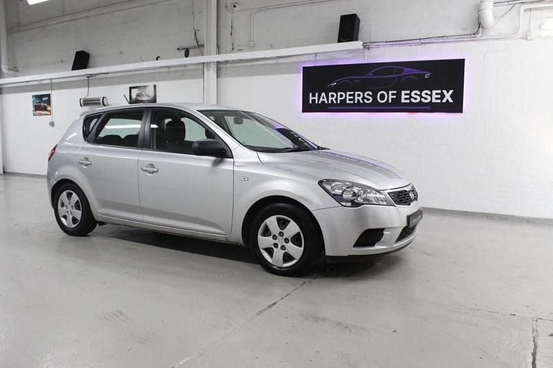 Silver Used 2010 Kia Ceed 2 Hatchback | £1,795 (Fair price) - Image 1/1
