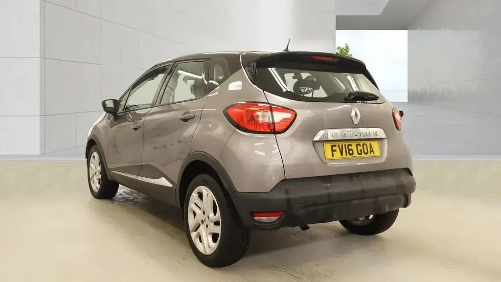 Used Renault Captur Dynamique 120 HP (88 kW) 2016 Grey/black SUV