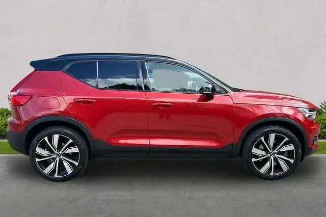 Begagnad Volvo XC40 R-Design Pro 262 HK (192 kW) 2022 Röd SUV