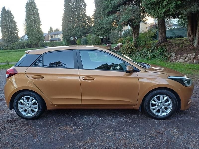 Used Hyundai i20 SE 84 HP (61 kW) 2016 Orange Hatchback