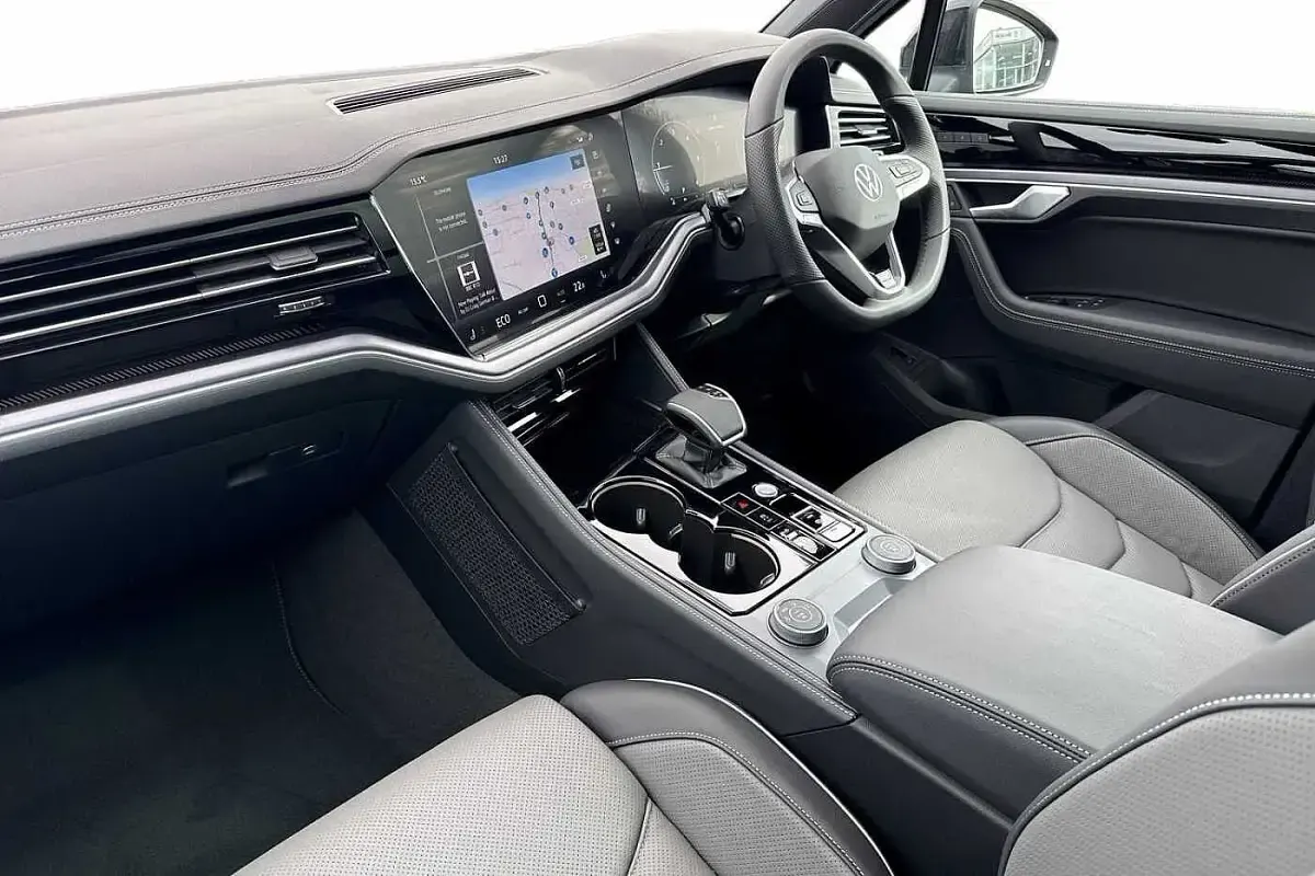 New VW Touareg Black Edition 286 HP (210 kW) 2026 Meloe blue SUV