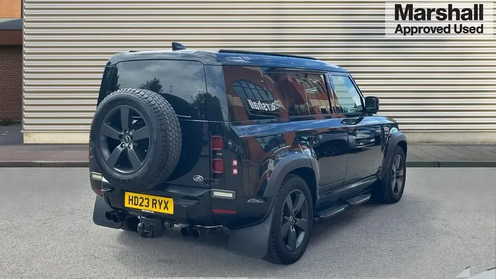Używany Land Rover Defender HSE Dynamic 404 KM (297 kW) 2023 Czarny SUV