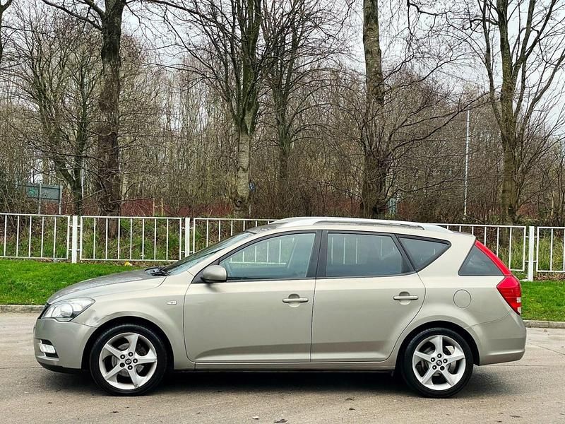 Used Kia Ceed 2010 Silver Hatchback