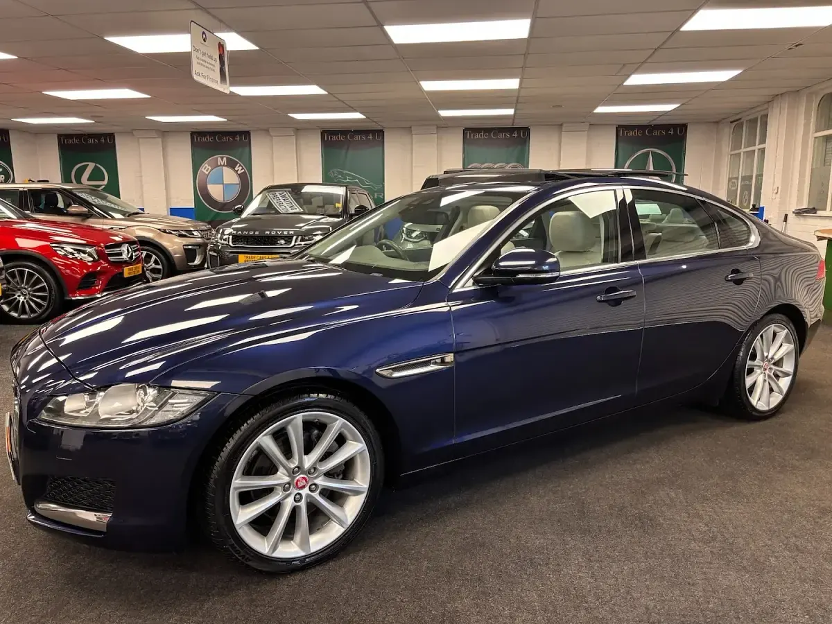Used Jaguar XF Portfolio 180 HP (132 kW) 2015 Blue Sedan
