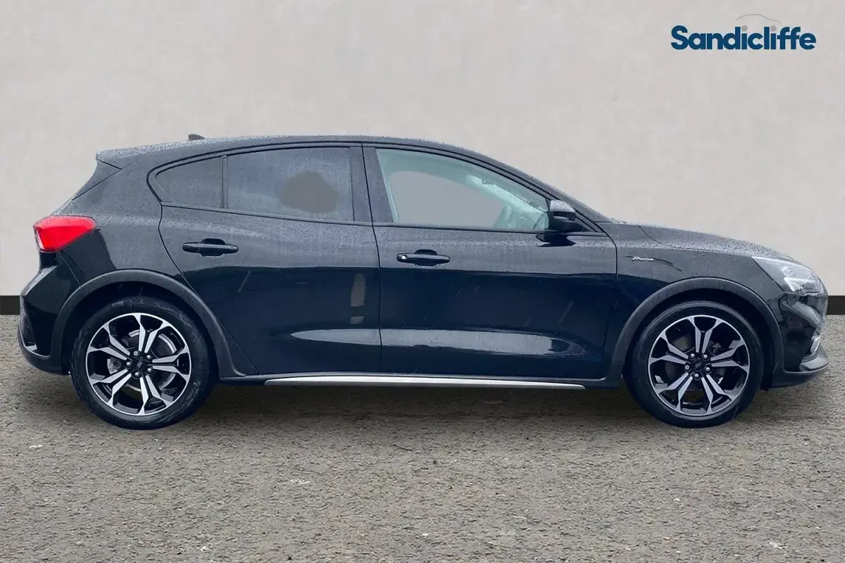 Used Ford Focus Active X 155 HP (114 kW) 2021 Black Hatchback