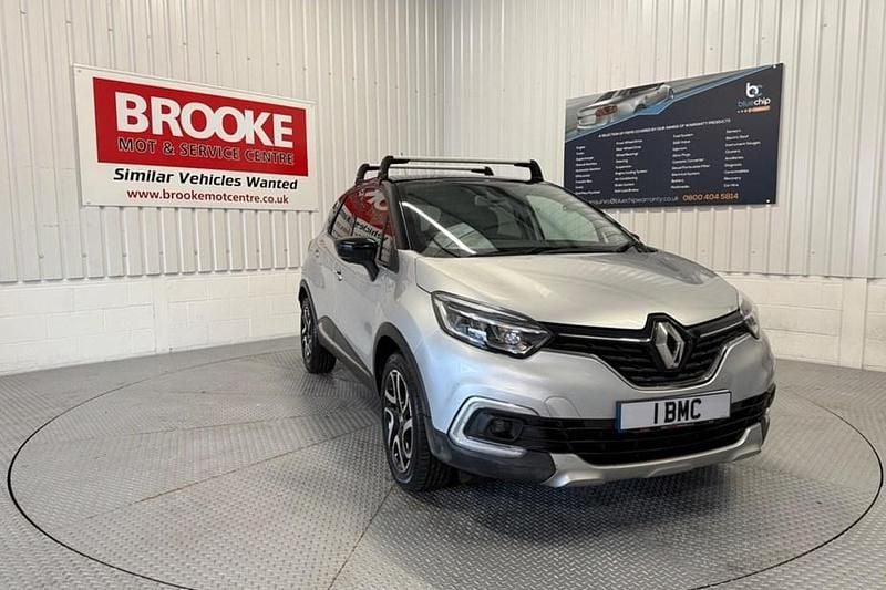 Silver/black Used 2017 Renault Captur Dynamique SUV | £9,490 (Fair price) - Image 1/1