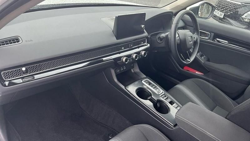 Used Honda Civic Elegance 143 HP (105 kW) 2025 White Hatchback