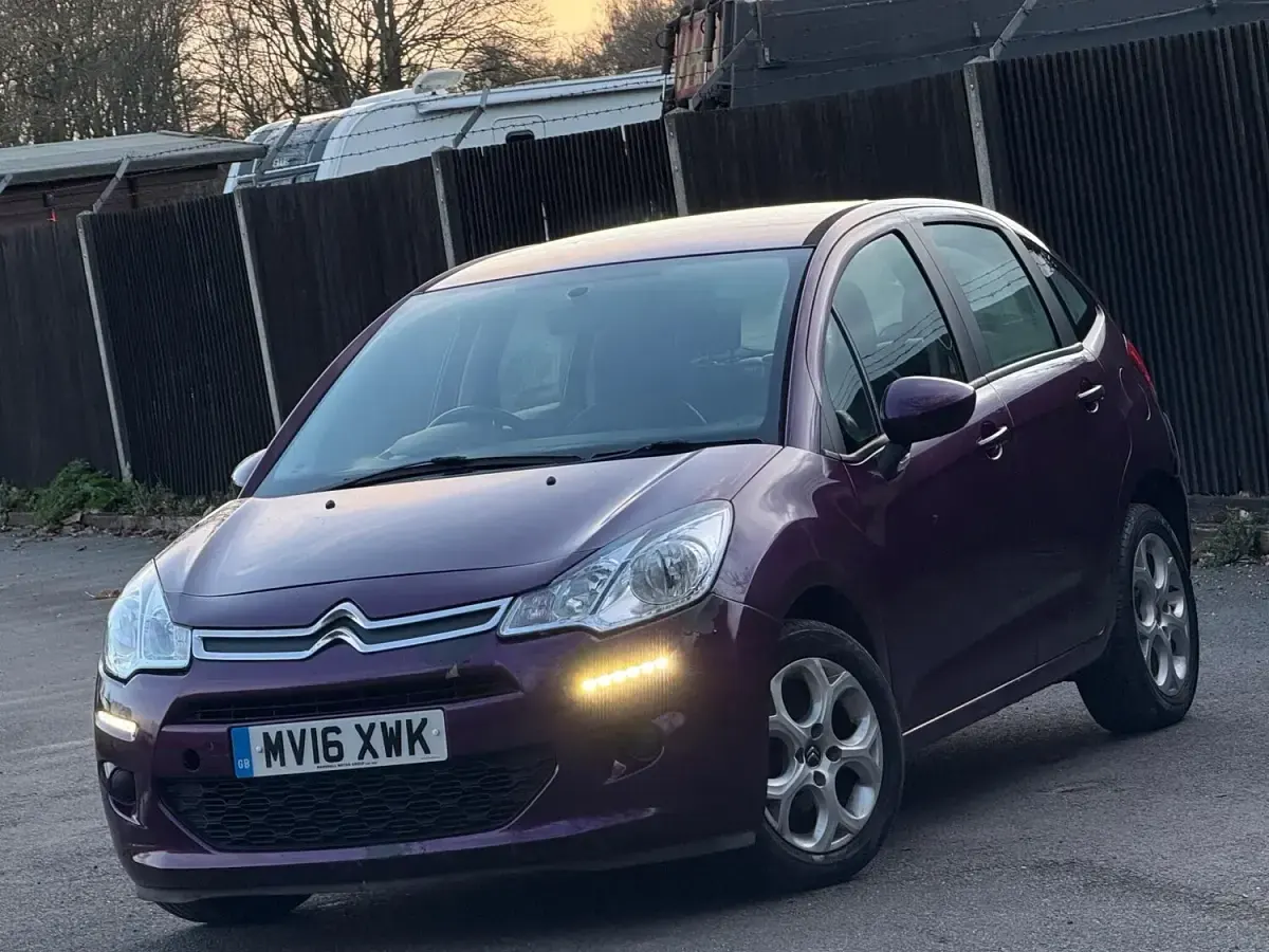 Used Citroën C3 PureTech 2016 Mauve/purple Hatchback
