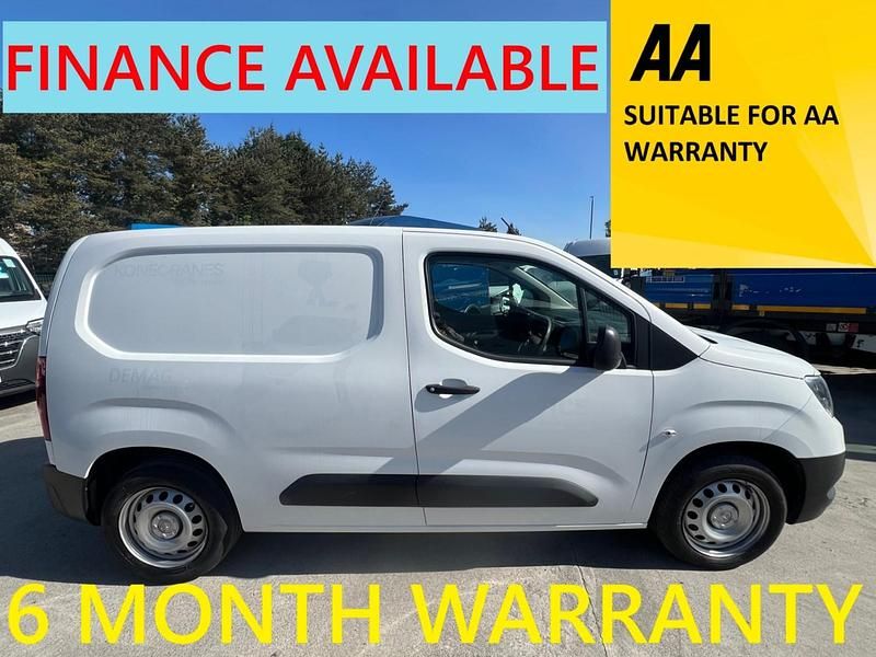 White Used 2020 Vauxhall Combo Edition MPV | £6,595 (Good price) - Image 1/4