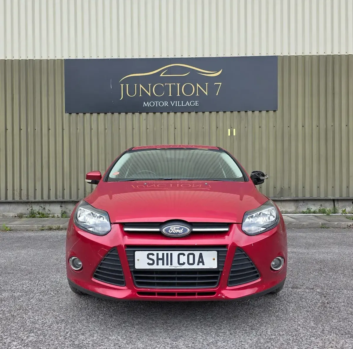 Used Ford Focus Zetec 125 HP (91 kW) 2011 Red Hatchback