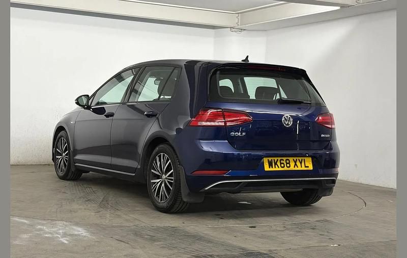 Used VW Golf VII SE 130 HP (95 kW) 2018 Blue Hatchback