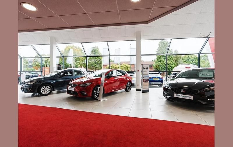 Used Seat Leon SE Dynamic 128 HP (94 kW) 2022 Black Hatchback