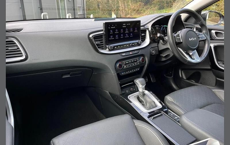 Used Kia XCeed 141 HP (103 kW) 2022 Red SUV