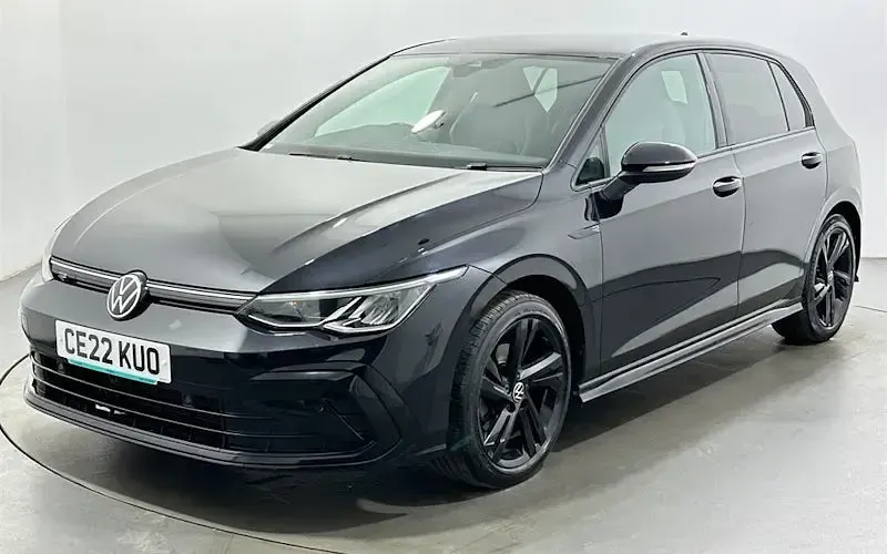 Używany VW Golf VIII R-line 150 KM (110 kW) 2022 Czarny Hatchback