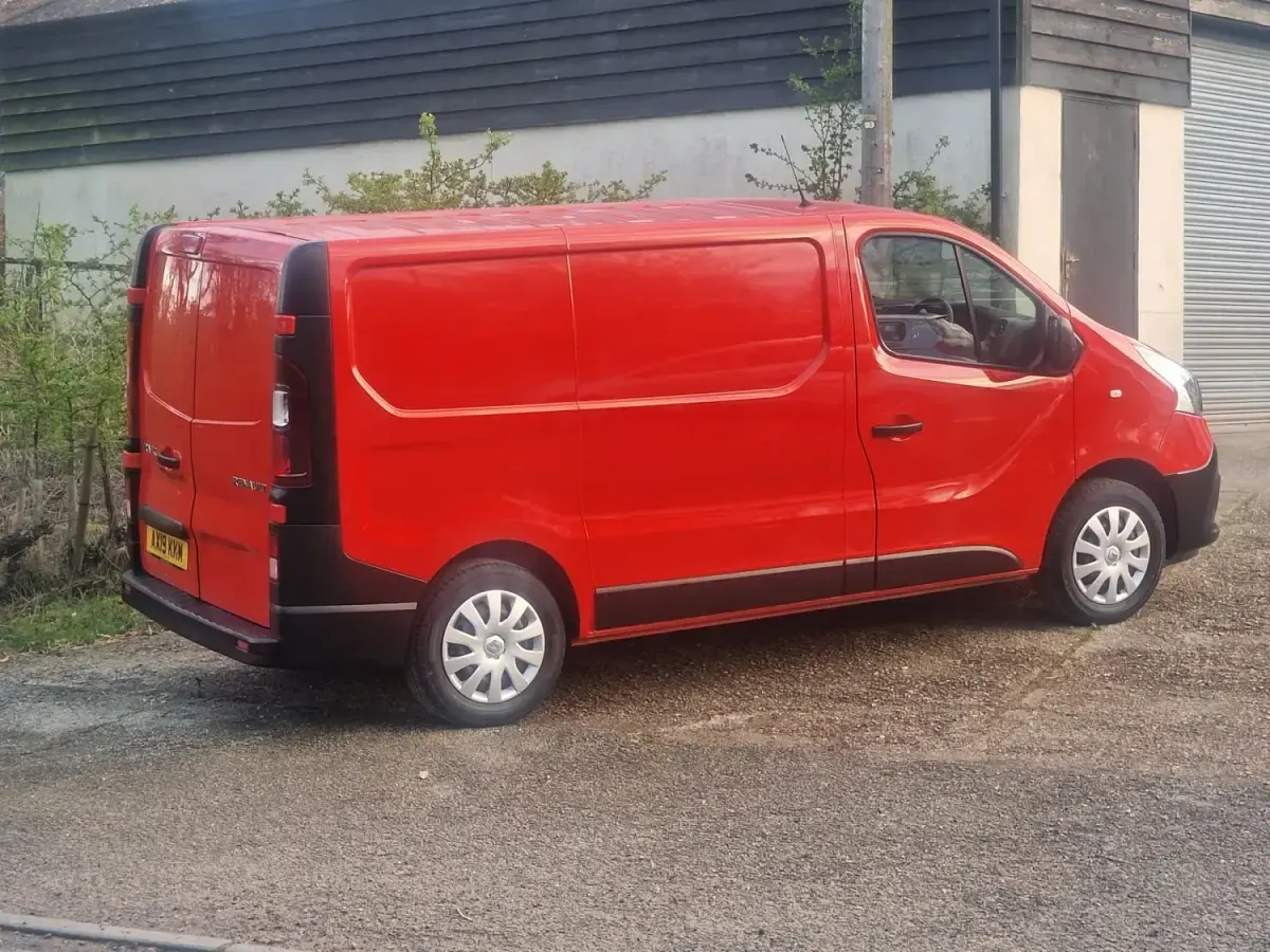 Begagnad Renault Trafic Business 2019 Röd Minibuss